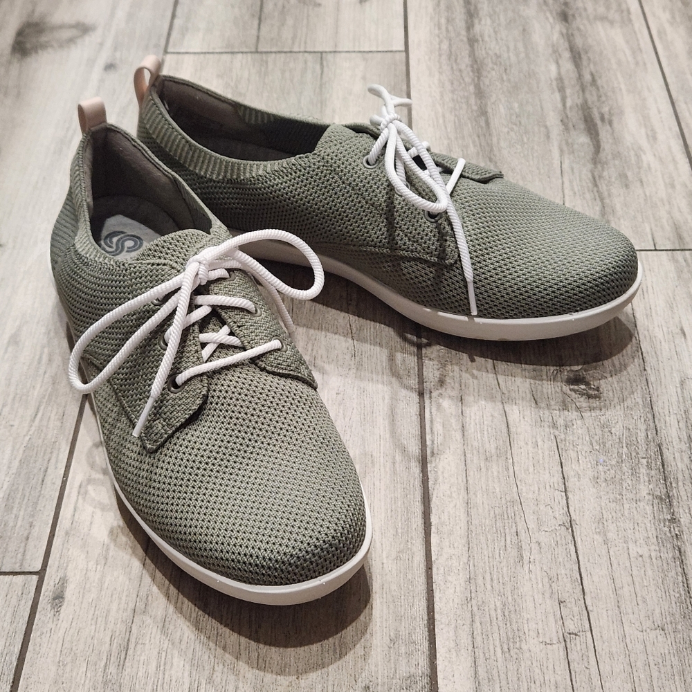 Clark’s Ayla Reece Cloudsteppers Dusty Olive knit Lace up Sneakers women 7